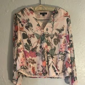 BR pink printed blouse. Crops front full sheet sleeve